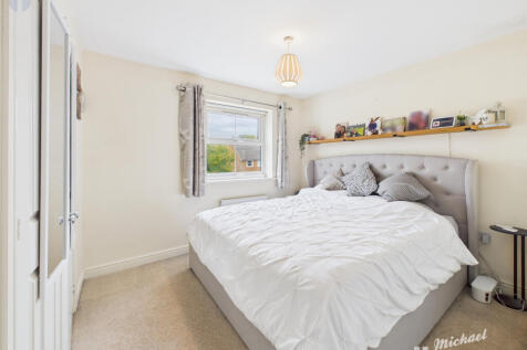 CAM03852G0-PR0444-STILL004