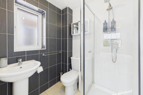 CAM03852G0-PR0444-STILL005