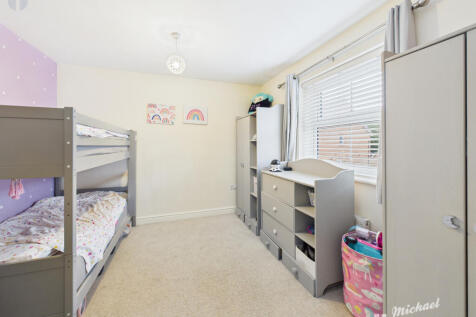 CAM03852G0-PR0446-STILL006