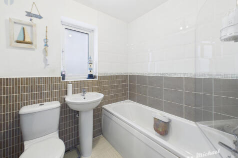 CAM03852G0-PR0444-STILL001