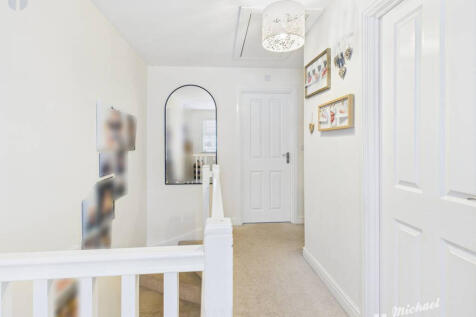 CAM03852G0-PR0446-STILL005-thumbnail-h750-70