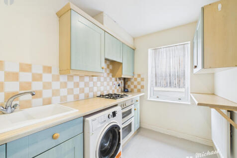 CAM03218G0-PR0789-STILL004