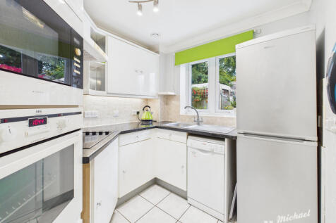 CAM03852G0-PR0447-STILL005