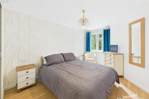 CAM03852G0-PR0447-STILL008