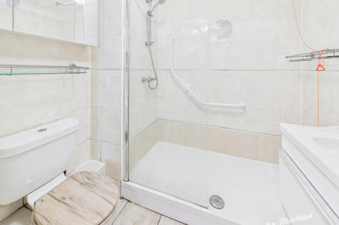 CAM03852G0-PR0447-STILL010