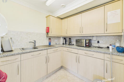 CAM03852G0-PR0447-STILL018