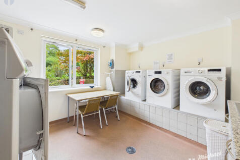 CAM03852G0-PR0447-STILL012