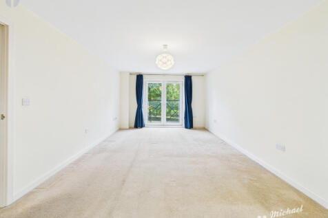 CAM03852G0-PR0438-STILL005