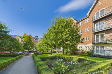 CAM03218G0-PR0785-STILL005