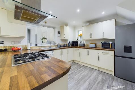 CAM03852G0-PR0175-STILL008