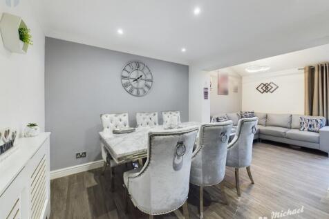 CAM03852G0-PR0175-STILL009