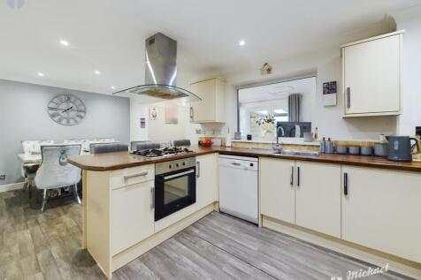 CAM03852G0-PR0175-STILL007