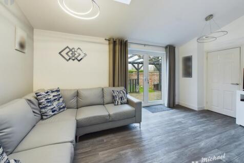 CAM03852G0-PR0175-STILL012