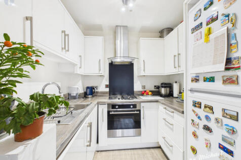 CAM03218G0-PR0796-STILL005