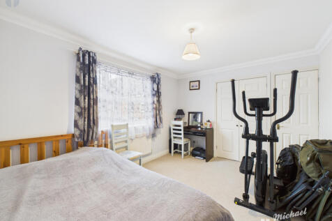 CAM03218G0-PR0796-STILL001