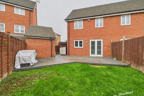 CAM03218G0-PR0795-STILL001