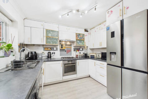 CAM03218G0-PR0794-STILL001