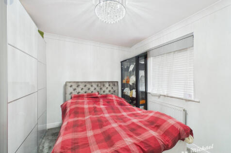 CAM03218G0-PR0794-STILL010