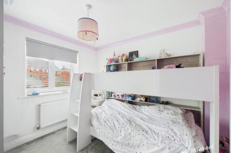 CAM03218G0-PR0795-STILL005