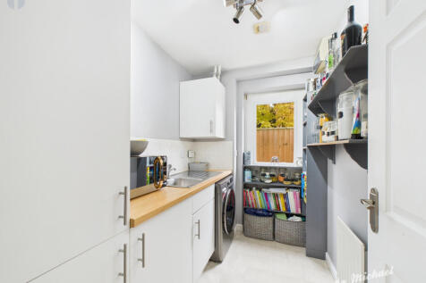 CAM03218G0-PR0798-STILL024