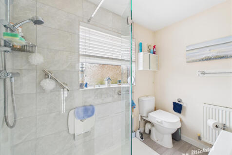 CAM03218G0-PR0695-STILL017