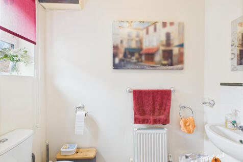 CAM03218G0-PR0695-STILL012