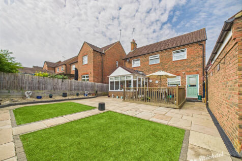 CAM03218G0-PR0695-STILL006