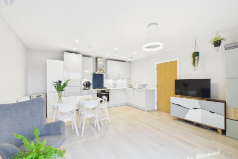 CAM03218G0-PR0800-STILL006