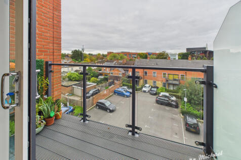 CAM03218G0-PR0800-STILL004