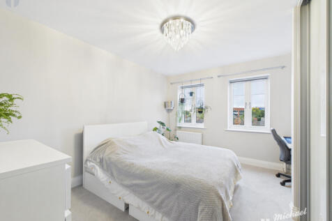 CAM03218G0-PR0800-STILL011