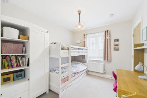 CAM03218G0-PR0800-STILL001