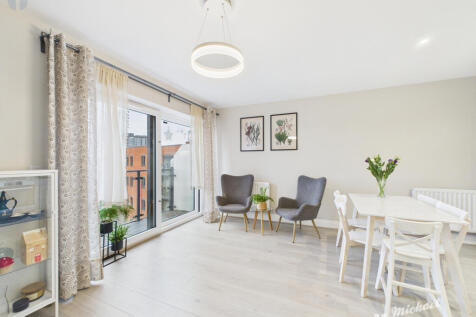 CAM03218G0-PR0800-STILL002