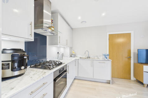 CAM03218G0-PR0800-STILL008