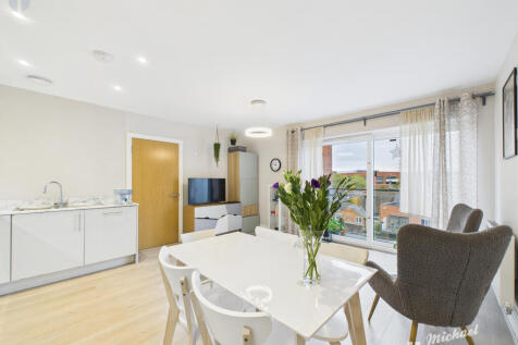 CAM03218G0-PR0800-STILL009