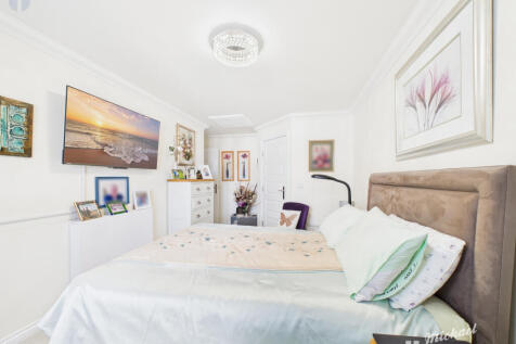 CAM03218G0-PR0765-STILL002