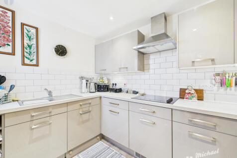 CAM03218G0-PR0765-STILL008