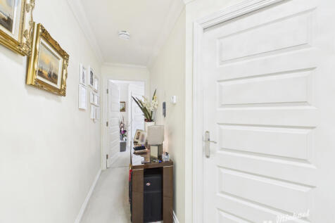 CAM03218G0-PR0765-STILL004