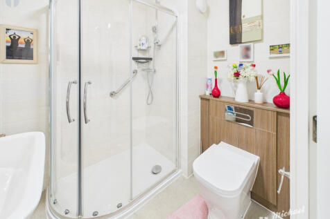 CAM03218G0-PR0765-STILL005