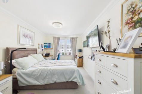 CAM03218G0-PR0765-STILL003