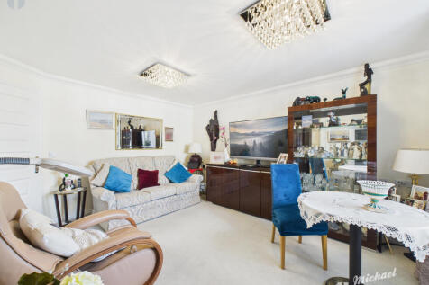 CAM03218G0-PR0765-STILL007