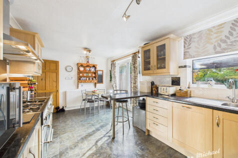 CAM03218G0-PR0805-STILL011