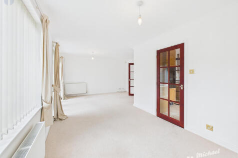 CAM03852G0-PR0457-STILL004