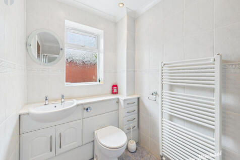 CAM03852G0-PR0457-STILL001