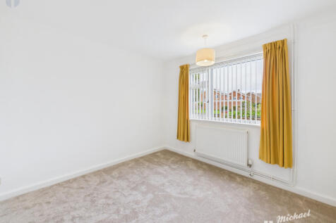 CAM03852G0-PR0457-STILL009