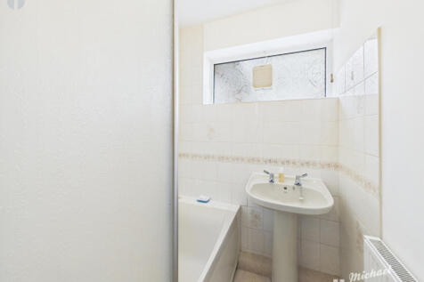 CAM03852G0-PR0457-STILL011