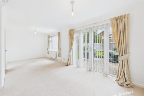 CAM03852G0-PR0457-STILL003