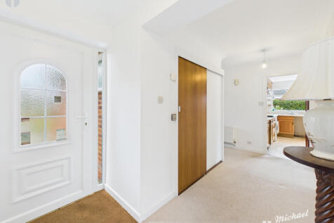 CAM03852G0-PR0457-STILL002