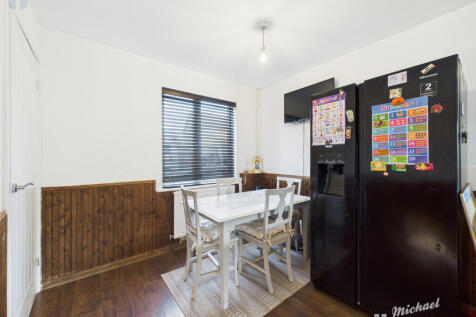 CAM03218G0-PR0807-STILL009