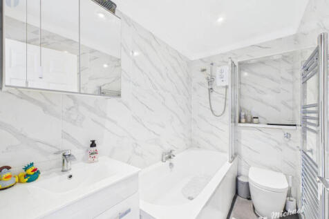 CAM03218G0-PR0809-STILL002-thumbnail-h750-70