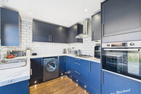 CAM03218G0-PR0809-STILL005-thumbnail-h750-70